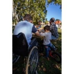 Taula de picnic adaptada MASGAMES LYON de fusta per exterior