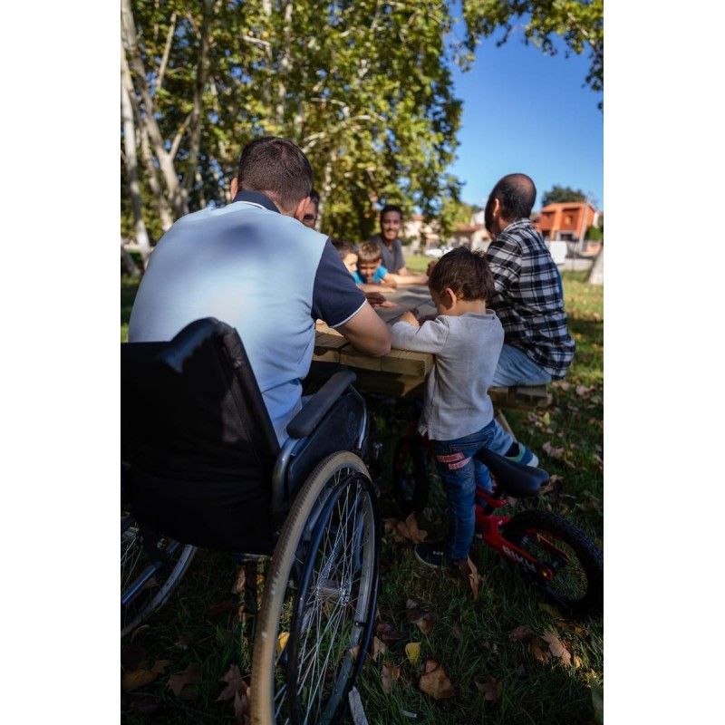 Taula de picnic adaptada MASGAMES LYON de fusta per exterior