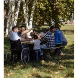 Taula de picnic adaptada MASGAMES LYON de fusta per exterior