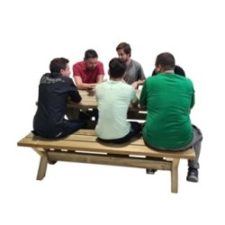 Mesa de madeira com bancos independentes MASGAMES XERTA para utilização pública