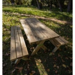 Mesa de madeira com bancos independentes MASGAMES XERTA para utilização pública