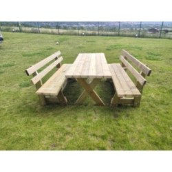Taula de fusta XERTA amb bancs amb respatller VIC per a l'exterior