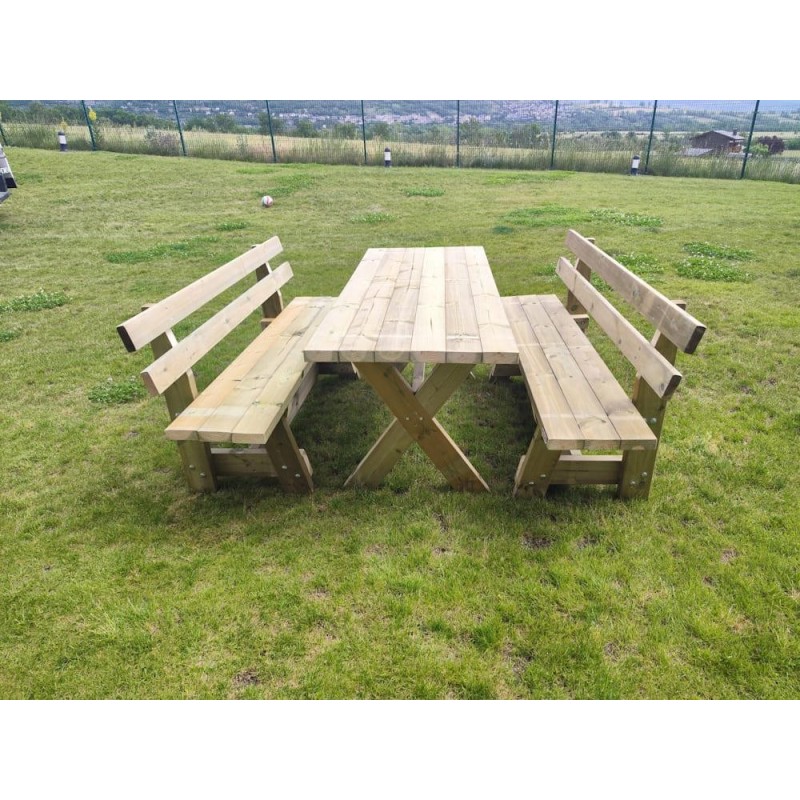 Taula de fusta XERTA amb bancs amb respatller VIC per a l'exterior