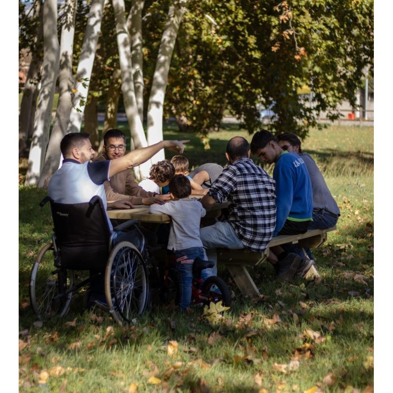 Taula de picnic adaptada MASGAMES LYON de fusta per exterior