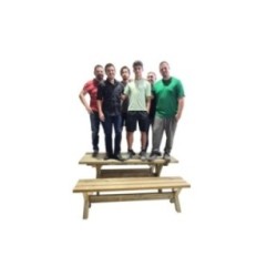 Mesa de madeira com bancos independentes MASGAMES XERTA para utilização pública