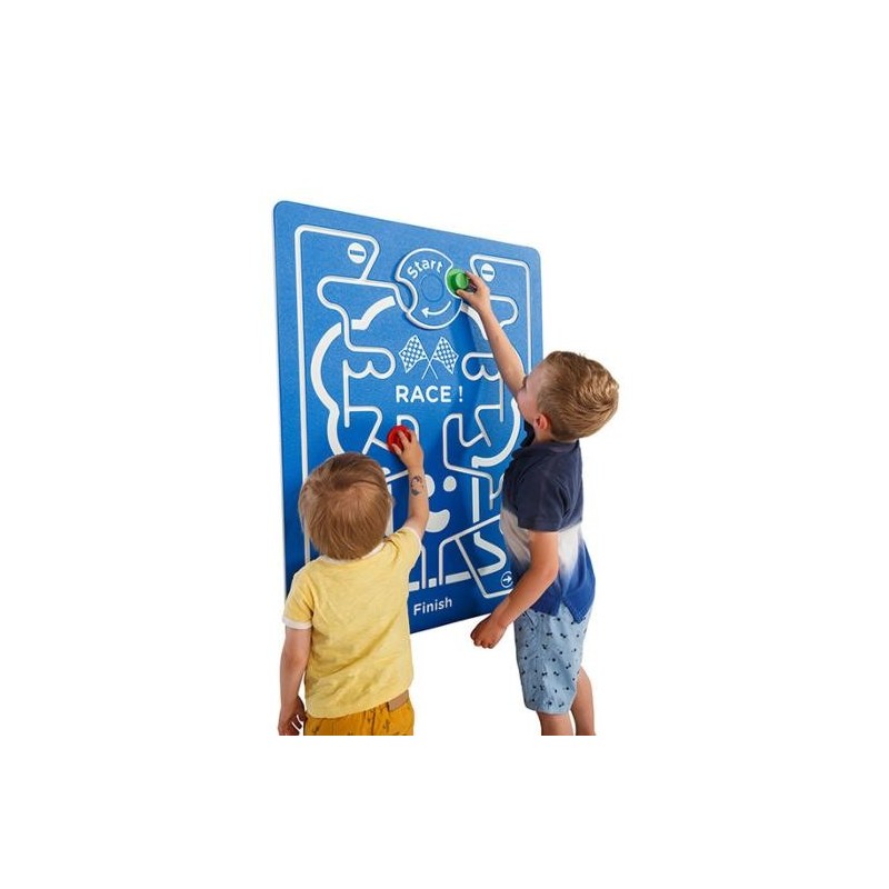 Painel de jogos "A Carreira" com postes de madeira