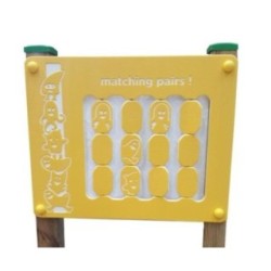 Panell de joc "Troba la parella" amb suports de fusta