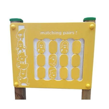 Panell de joc "Troba la parella" amb suports de fusta
